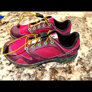 Merrill girls hiking shoes - size 12.5.